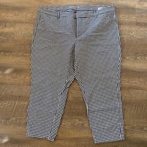 Old Navy | Houndstooth Pixie Ankle Pants | Black and White